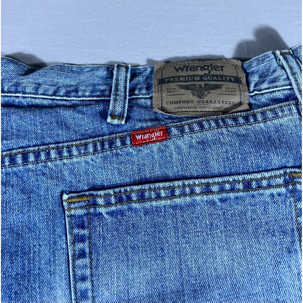 Wrangler Premium Quality Relaxed Fit Jeans Men's 42x30 Medium Wash Blue Denim - Picture 10 of 16